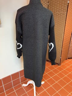 Black long line fleece with knitted sleeves with heart motifs